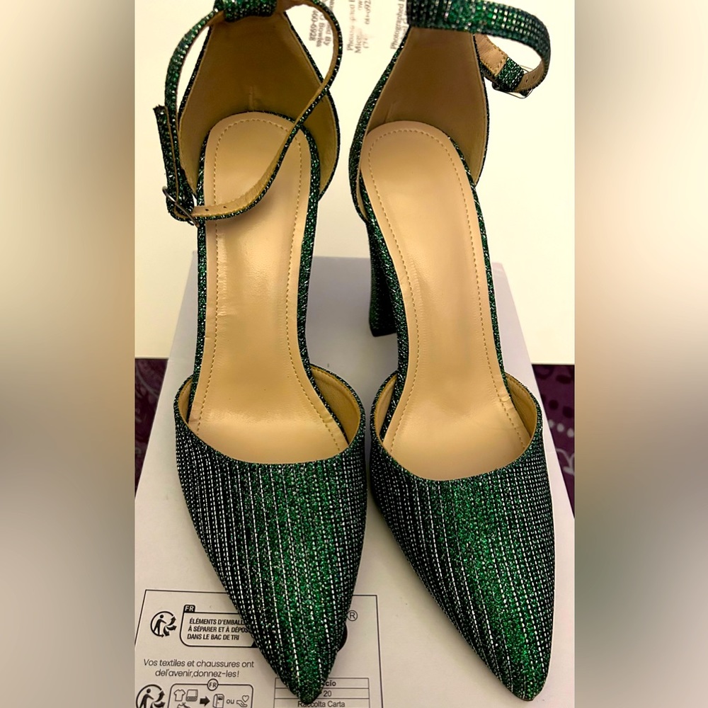 Women emerald green squar heel never worn size 7. - Picture 1 of 3